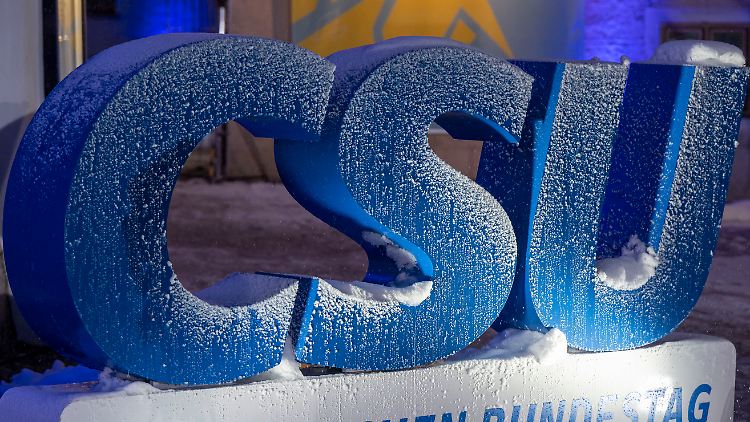 Der harte Migrationskurs im Wahlprogramm der Union geht der CSU noch nicht weit genug.
