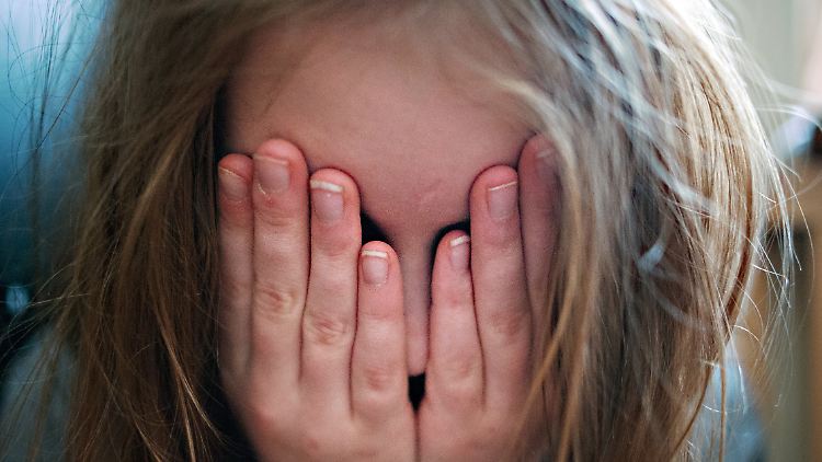 Während der Corona-Pandemie stieg die Zahl von Angstsymptomen und Depressionen bei Heranwachsenden.