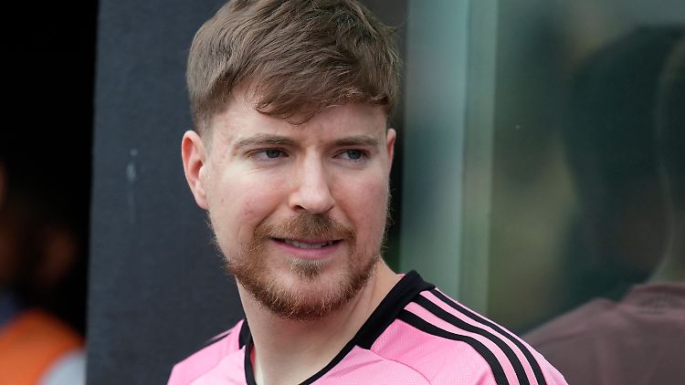 Lebt sehr öffentlich, will aber im privaten Rahmen heiraten: Youtuber MrBeast aka Jimmy Donaldson.