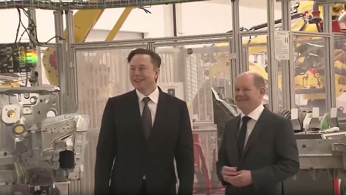 MuskScholz.jpg