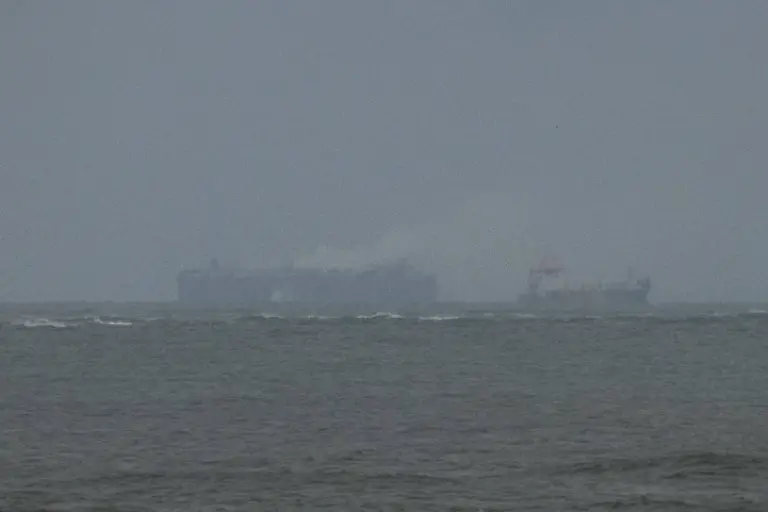 e132a5d9a7de6a81d0db46b55bbef276