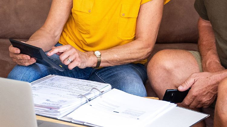 Zur Abgabe einer Steuererklärung verpflichtet sind Rentnerinnen und Rentner immer dann, wenn ihr zu versteuerndes Einkommen den jährlichen Grundfreibetrag übersteigt. 