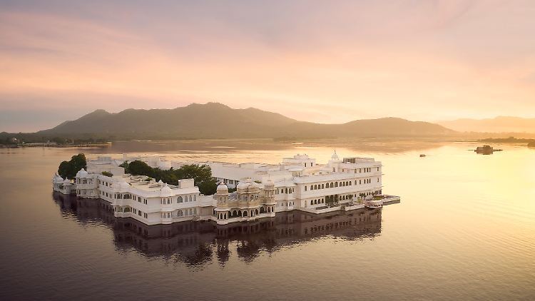 Das "Taj Lake Palace" im Pichola-See in Udaipur.