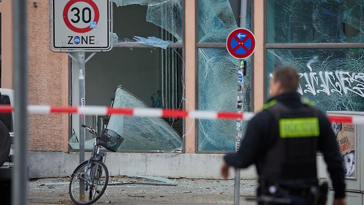 Kein Bild aus dem Kriegsgebiet, nur Berlin-Schöneberg nach Silvester.