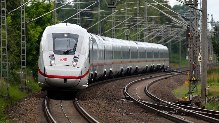 Wird ab dem Sommer erstmal nicht über die Schnellstrecke fahren: der ICE zwischen Berlin und Hamburg. 