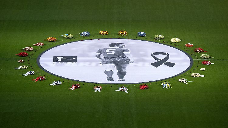 30.000 Menschen verabschiedeten sich am 19. Januar 2024 in der Allianz-Arena vom Kaiser.