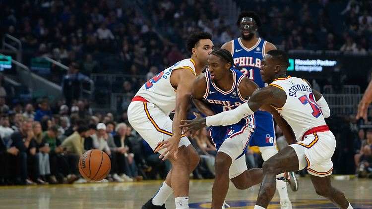 Dennis Schröder und seine Golden State Warriors stoppten die 76ers erfolgreich.