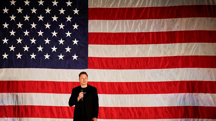 Der reichste Mensch des Planeten: Elon Musk. 