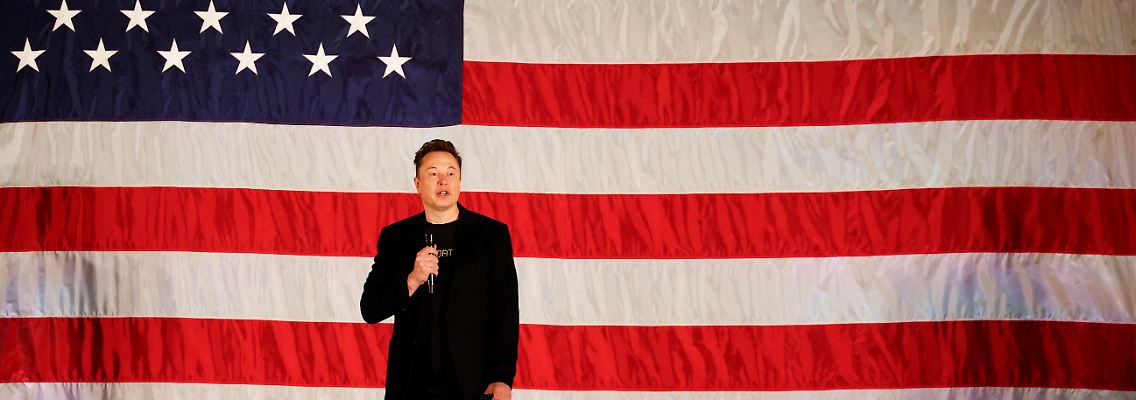 2024-10-17T223638Z_1787577047_RC2LMAA4MPC7_RTRMADP_3_USA-ELECTION-MUSK.JPG