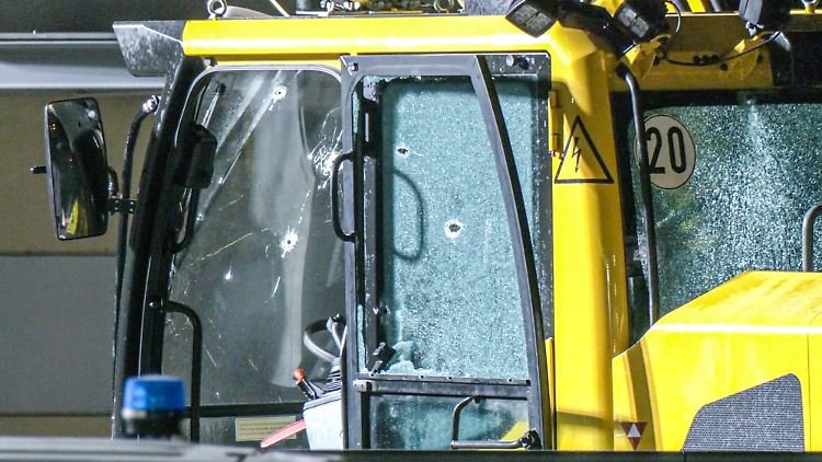 Die Zerstörungsfahrt des Baggerfahrers konnte erst mit Polizeikugeln gestoppt werden.