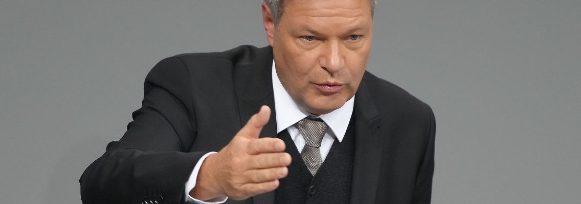 Grünen-Kanzlerkandidat Habeck hält eine Erhöhung der Verteidigungsausgaben auf 3,5 Prozent für nötig.
