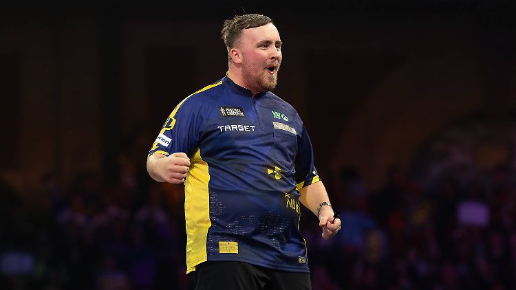 Pure Freude: Luke Littler trug sich in die Darts-Geschichtsbücher ein.