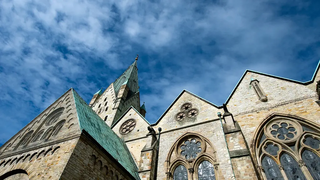 Der-Paderborner-Dom-in-gotischem-Baustil