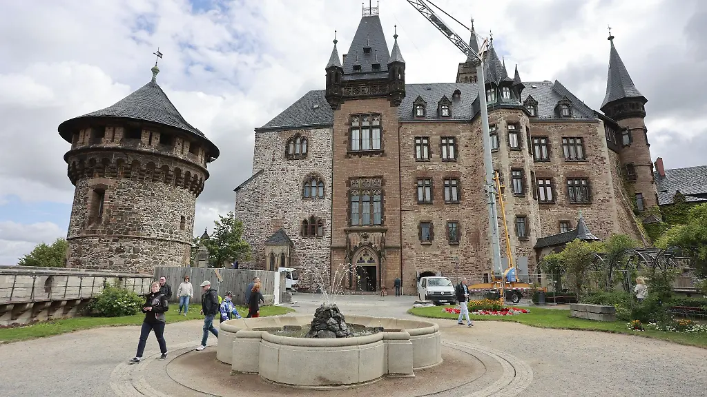Zur-Pressekonferenz-zum-Abschluss-eines-Teilbereiches-der-umfangreichen-Bauarbeiten-auf-Schloss-Wernigerode-wurden-die-fertigen-Bauabschnitte-vorgestellt