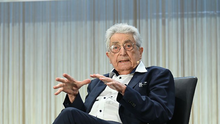 "Das ist doch irre!", sagt der 92-jährige Baum über die Umtriebe von US-Milliardär Musk. 