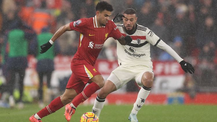Luis Diaz (l.) im Duell mit dem ehemaligen Münchener Noussair Mazraoui.
