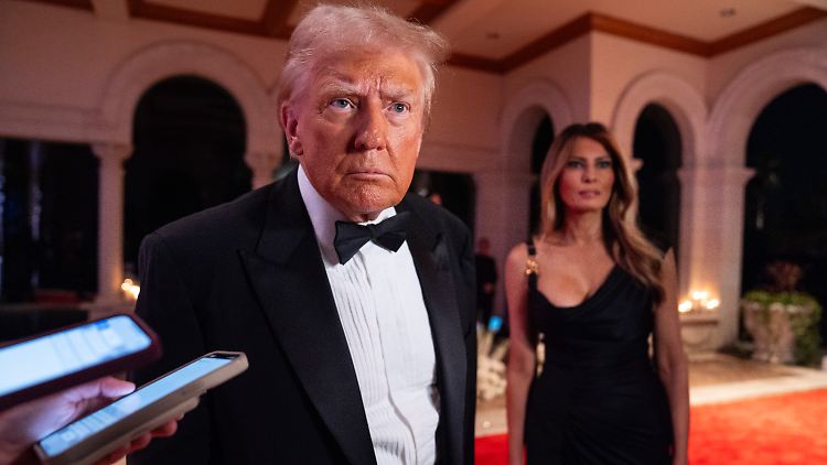 Szenen einer Ehe zur Silvesterfeier in Mar-a-Lago. 