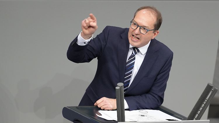 Der Vorsitzende der CSU-Landesgruppe, Alexander Dobrindt, tritt für "einen Knallhartkurs" Deutschlands ein. 