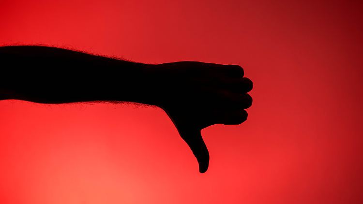 Häufig erinnern sich Menschen länger an Kritik als an Lob.