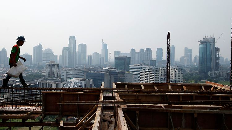 Hoch über den Straßen Jakartas.
