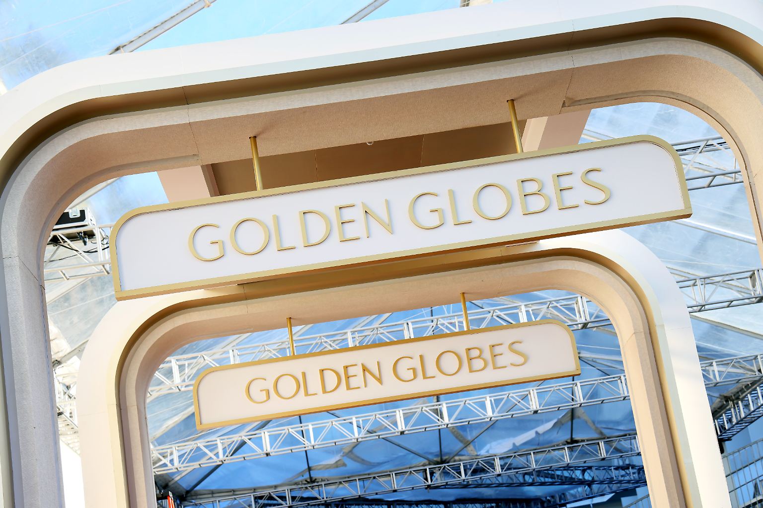 In Los Angeles wurden am Sonntagabend zum 82. Mal die Golden Globes verliehen - für die Stars und Sternchen Hollywoods Grund genug, sich in Schale zu schmeißen und von ihrer ...