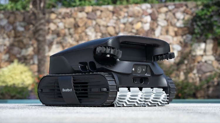 Auf der CES stellt Beatbot seine neueste Poolroboter-Generation mit KI-Einsatz vor.
