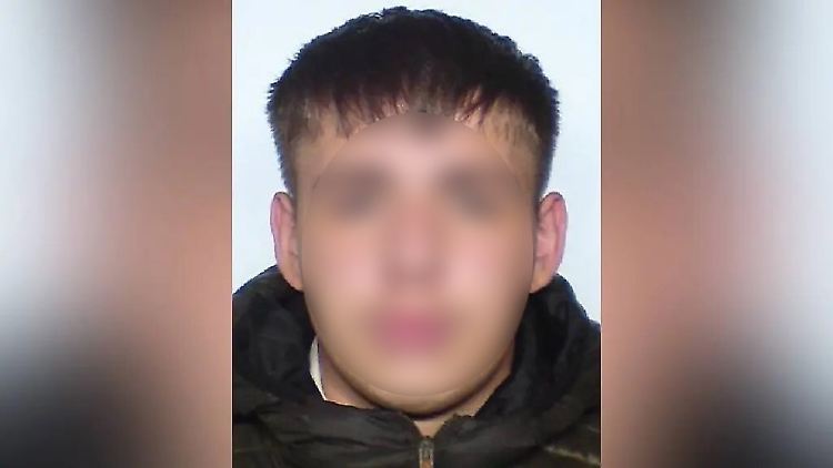 Der gesuchte Maximilian Helmut Janke ist womöglich bewaffnet und soll nicht angesprochen werden, erklärt die Polizei.
