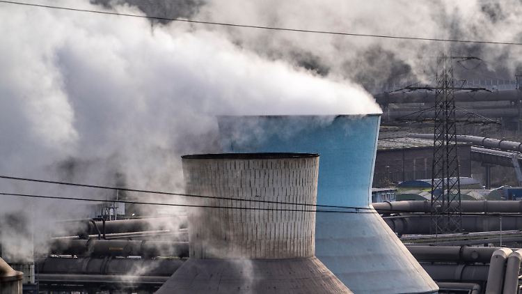Deutschland hat 2024 rund fünf Prozent weniger CO2 ausgestoßen als vorgesehen war.