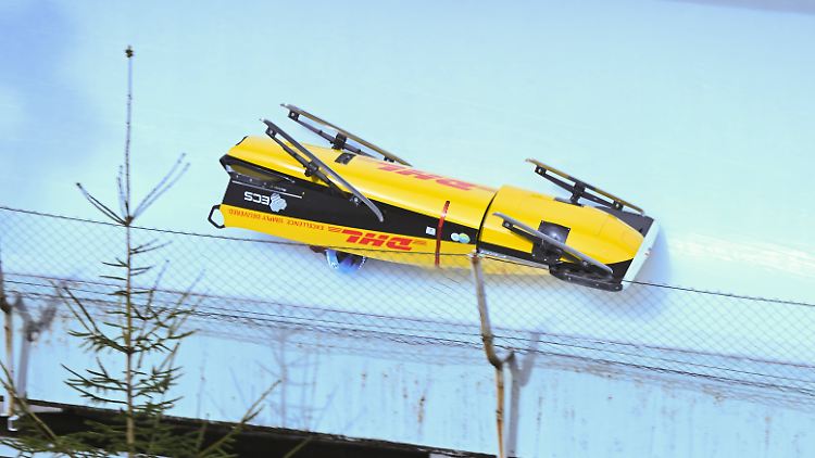 Stürze im Bobsport sind aufgrund der schweren Schlitten und der Fliehkräfte sehr gefährlich.