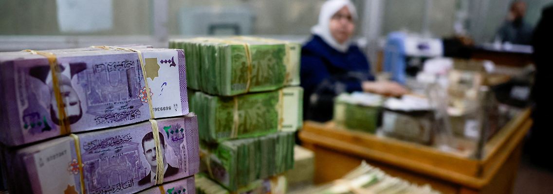2024-12-16T174702Z_1967138100_RC28QBAXGPZY_RTRMADP_3_SYRIA-SECURITY-GOLD.JPG