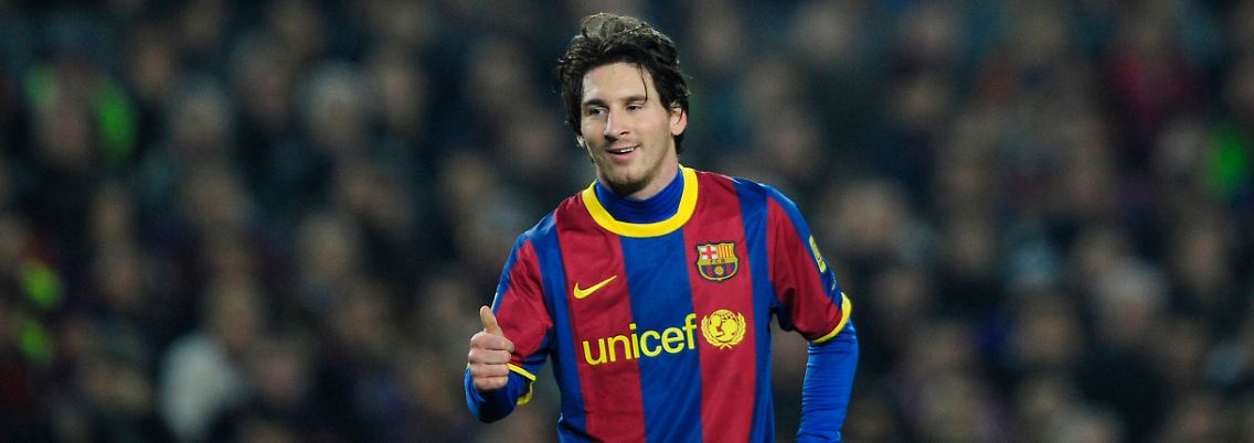 Dort können sich die Gäste Fußball im Fernsehen anschauen. Zum Beispiel Lionel Messi und den FC Barcelona. New York ist halt die Stadt der unbegrenzten Möglichkeiten.