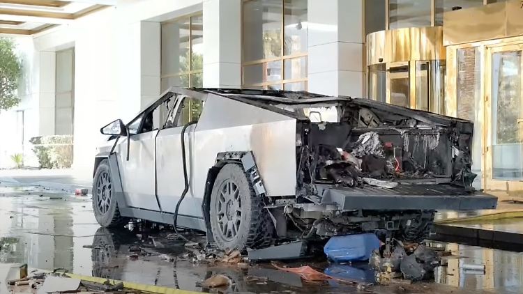 Dieser Tesla explodierte vor dem Eingang zum Trump-Hotel in Las Vegas.