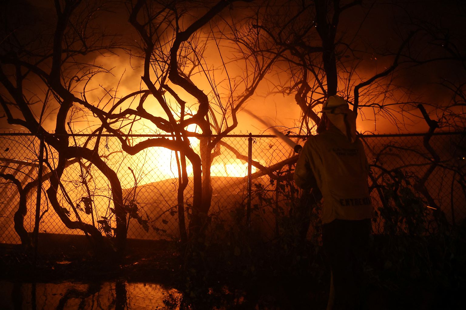 In Pacific Palisades, einem Vorort von Los Angeles im US-Bundesstaat Kalifornien, wütet ein heftiges Feuer.