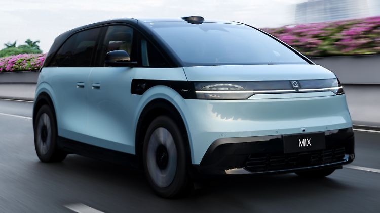 Optisch dem VW ID. Buzz nicht ganz unähnlich: Zeekr stellt den elektrischen Minibus namens Mix auf der CES vor.