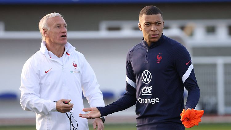 Kylian Mbappé (r.) räumt Meinungsverschiedenheiten mit Nationalcoach Didier Deschamps ein.