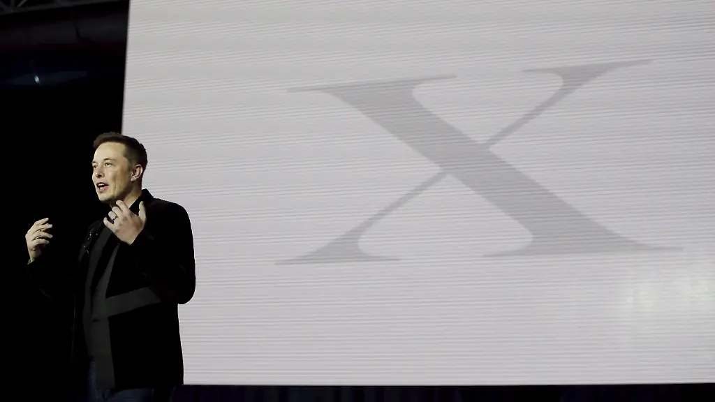 2015-09-30T120000Z-493240967-GF10000227251-RTRMADP-3-TESLA-MOTORS-SUV