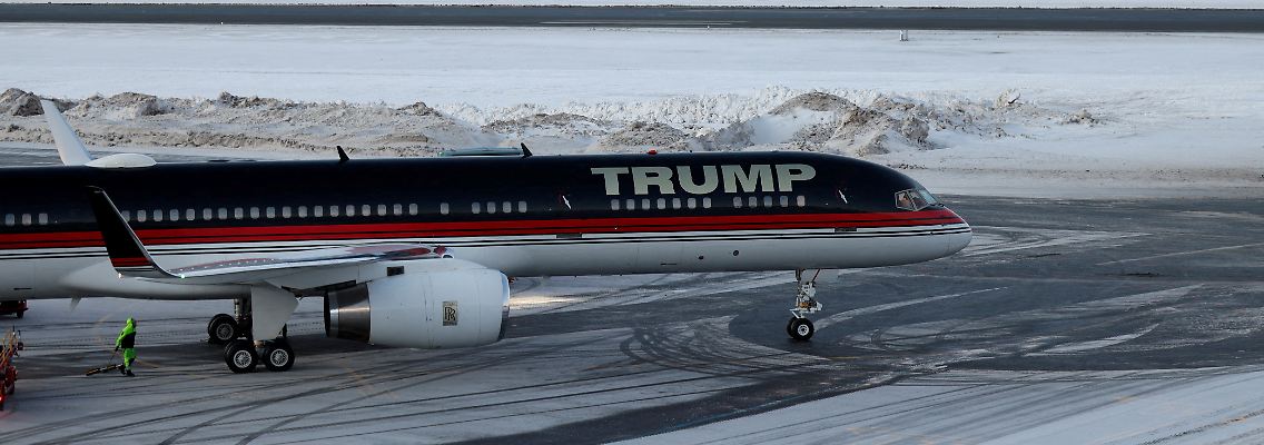 2025-01-07T155910Z_541648404_RC215CA54HAN_RTRMADP_3_USA-TRUMP-GREENLAND.JPG