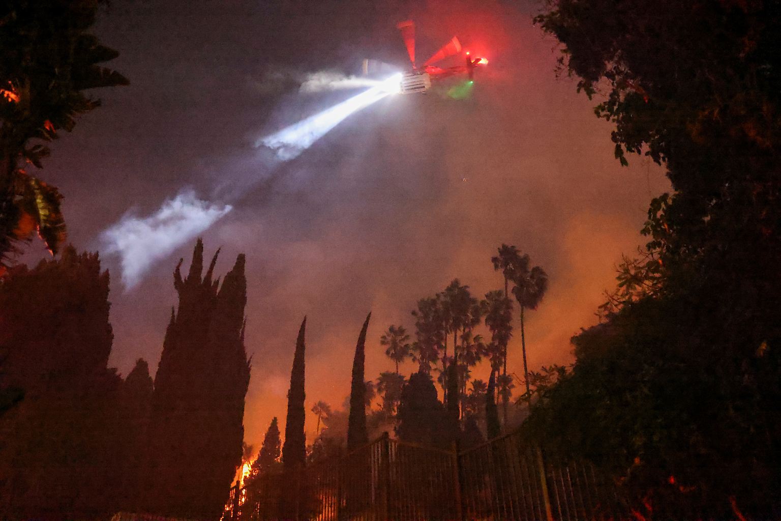 Es sind apokalyptische Szenen, die sich rund um Los Angeles im US-Bundesstaat Kalifornien abspielen. 