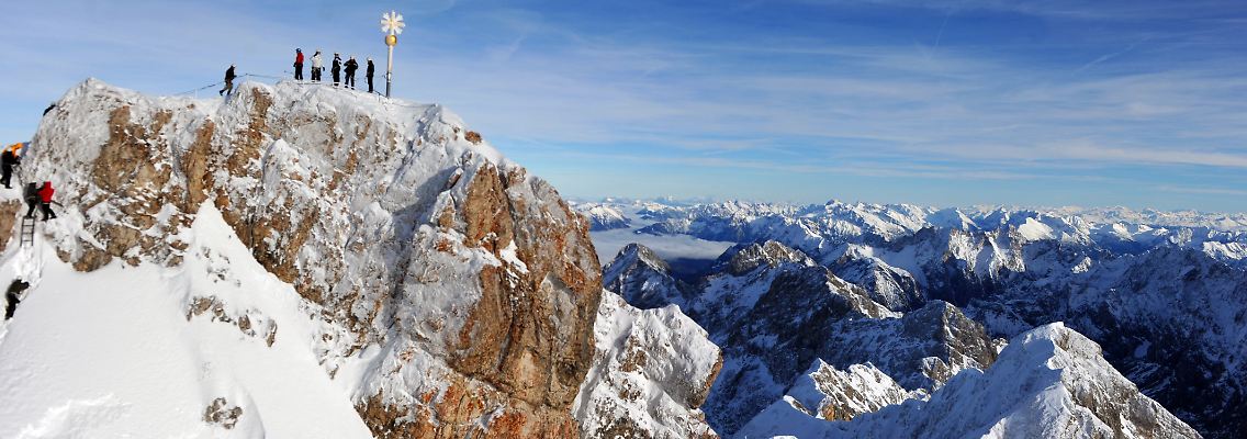 Gipfelstürmer auf der Zugspitze: Oberbayern erobert Platz eins der bei Autofahrern beliebtesten Regionen Deutschlands.