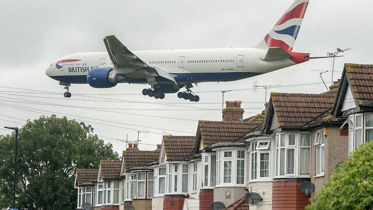 Landeanflug zum Flughafen London Heathrow.