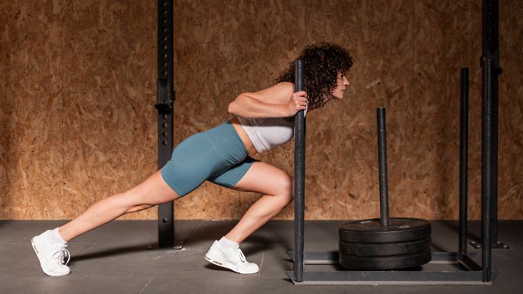 Frauen profitieren von Krafttraining auf verschiedenen Ebenen.  