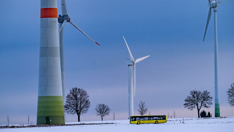 Im Winter ist der Stromverbrauch in Deutschland höher als im Sommer.