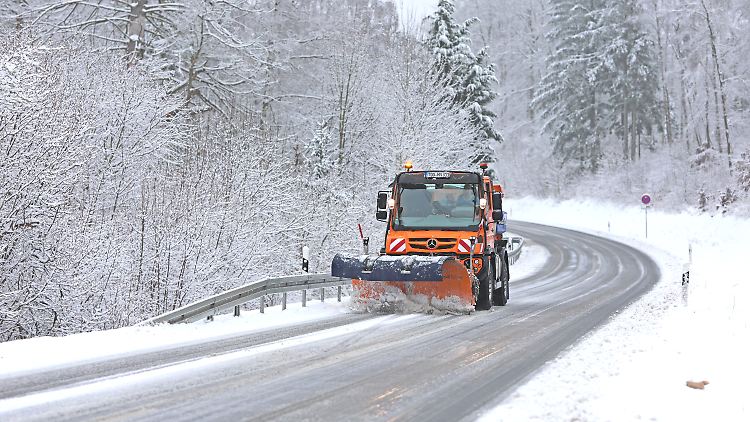 Der Schneefall wird weniger - die Temperaturen fallen. Doch reicht es für dauerhaftes Winterwetter?