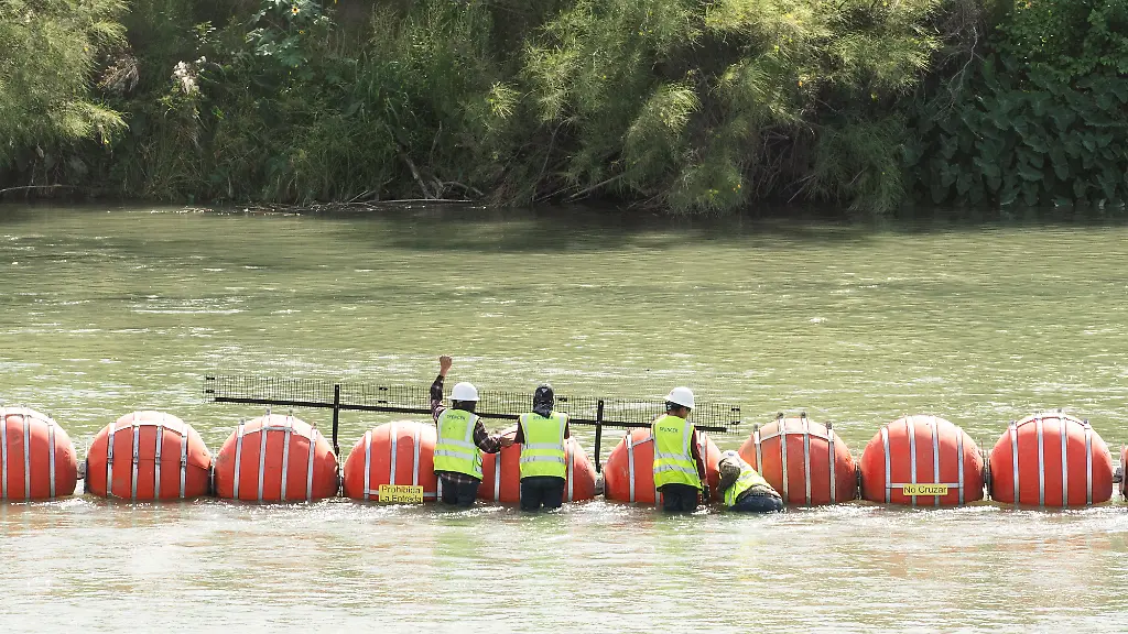 2023-07-24T234250Z-1820482415-RC2X92AVDNC6-RTRMADP-3-USA-IMMIGRATION-BORDER