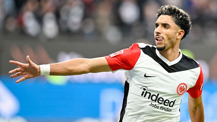 Manchester City ist offenbar an einem Winter-Transfer von Eintracht Frankfurts Topstürmer Omar Marmoush interessiert.