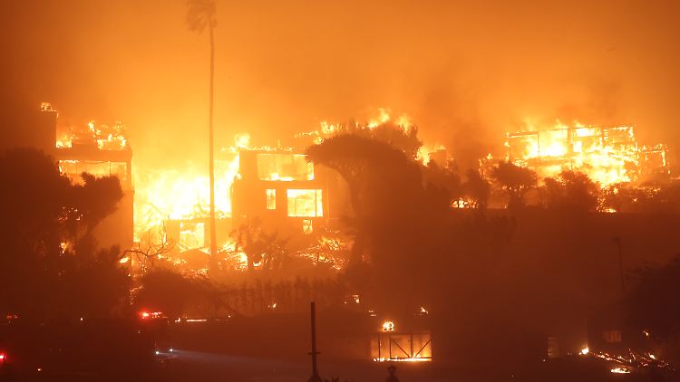 Viele Promis und Gutsituierte mussten ihre Nobelbauten in den Pacific Palisades und Hollywood verlassen.