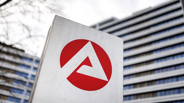 Die AfD will, dass Arbeitnehmer länger gearbeitet haben, bevor sie in heutigem Umfang Arbeitslosengeld erhalten.