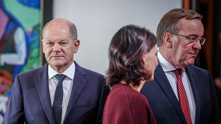 Kanzler Scholz lässt die Initiative von Außenministerin Baerbock und Verteidigungsminister Pistorius ins Leere laufen.