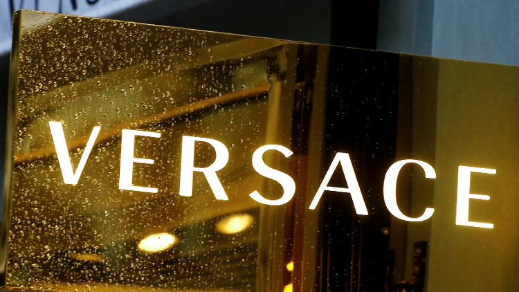 Versace befindet sich seit 2018 nicht mehr in Familienbesitz der Nachkommen von Designer Gianni Versace.