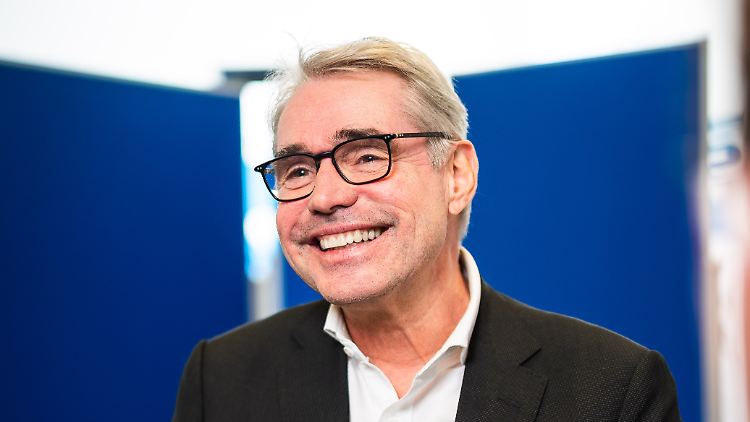 Die FDP sieht die Einführung eines Karenztages kritisch - eigentlich. Ihr Abgeordneter Cronenberg schießt quer.